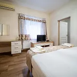 Zenubia Hotell 3*